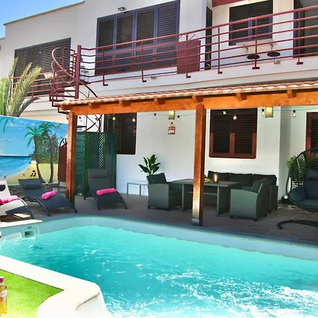 Villa Puerto Rico In Front Of The Shopping Center With Private Heated Saltwater Pool With Jacuzzi & Arcade Games & T Able Foot Ball Puerto Rico (Gran Canaria)