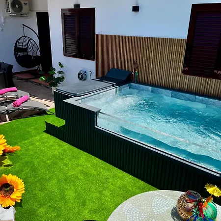 Puerto Rico In Front Of The Shopping Center With Private Heated Saltwater Pool With Jacuzzi & Arcade Games Villa Puerto Rico (Gran Canaria)